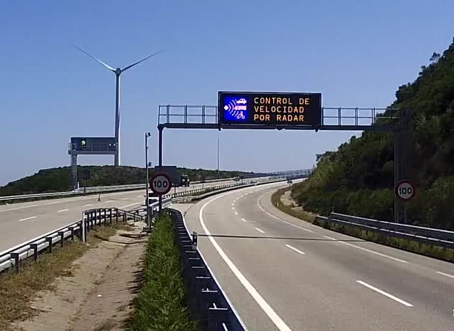 Panell de la DGT en una autopista
